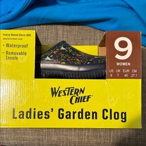 Western Chief Ladies' Garden Clog - Black with Floral Pattern